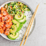 Cos'è il poke bowl: info e curiosità sul cibo che va di moda