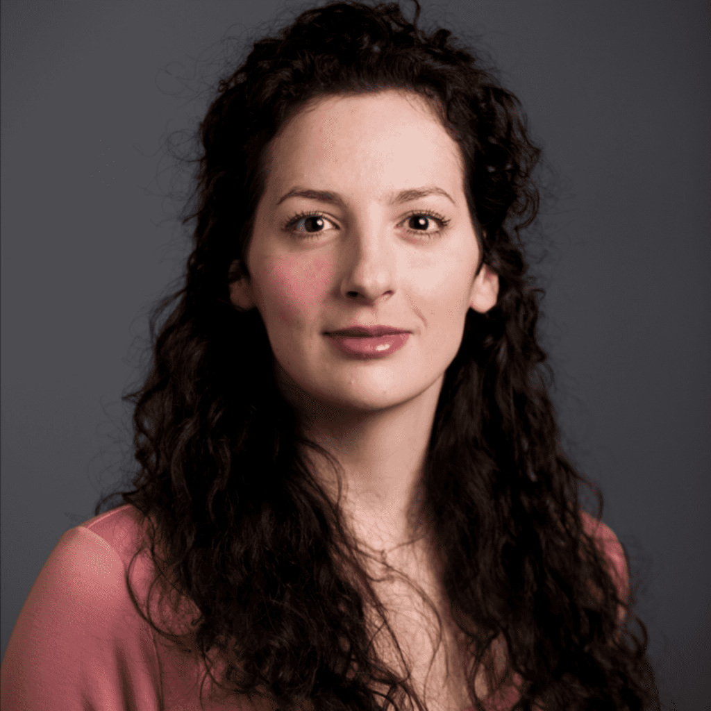 Negli ultimi anni, la presenza femminile nei settori STEM (Scienza, Tecnologia, Ingegneria e Matematica) è cresciuta significativamente