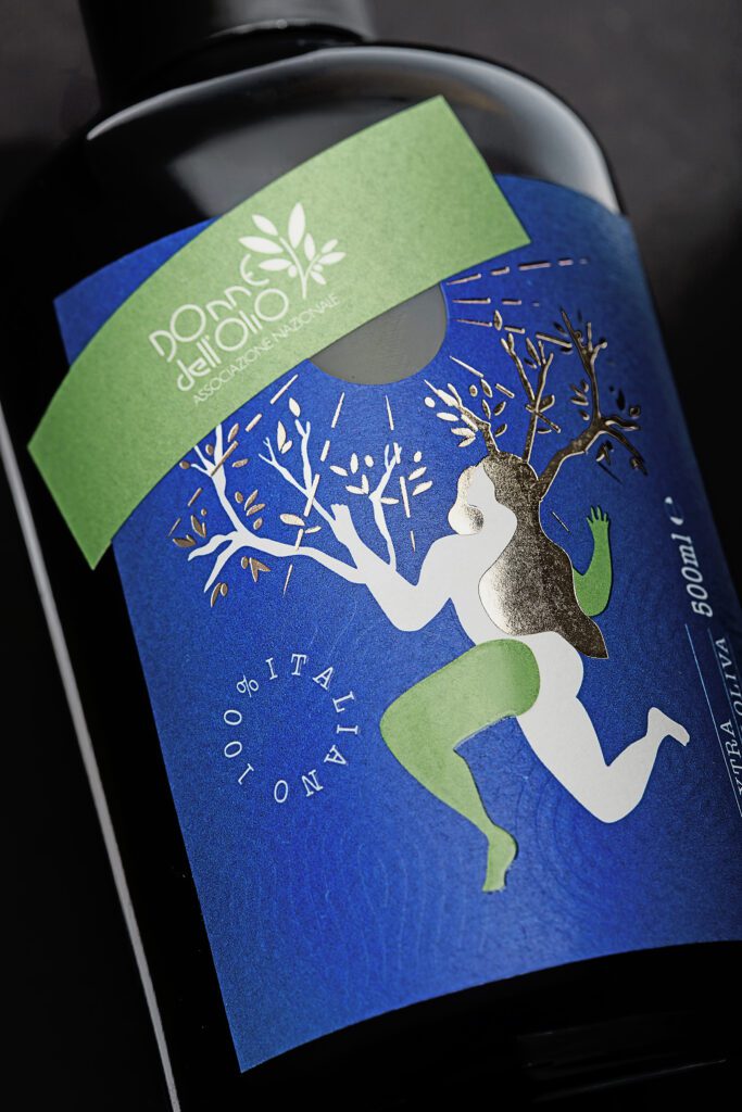 Nel panorama dell'eccellenza italiana, l'olio extravergine di oliva rappresenta non solo un prodotto di qualità superiore, ma anche un settore dove l'imprenditoria femminile sta scrivendo pagine importanti di innovazione e tradizione. A confermarlo è il successo del contest EVOilàbel, che ha visto trionfare Anita Di Biase, designer abruzzese, con un'etichetta che racchiude in sé tutta la forza e la bellezza del contributo femminile al mondo olivicolo.